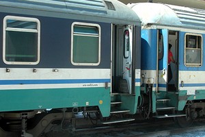 Treno bloccato alla stazione di Trani