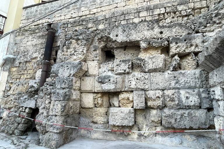 Canosa: Mura romane via Alcide De Gasperi