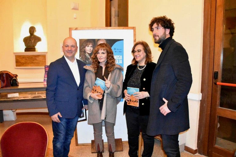Pinnelli, Giuliana  De Sio, Saccinto e Leone