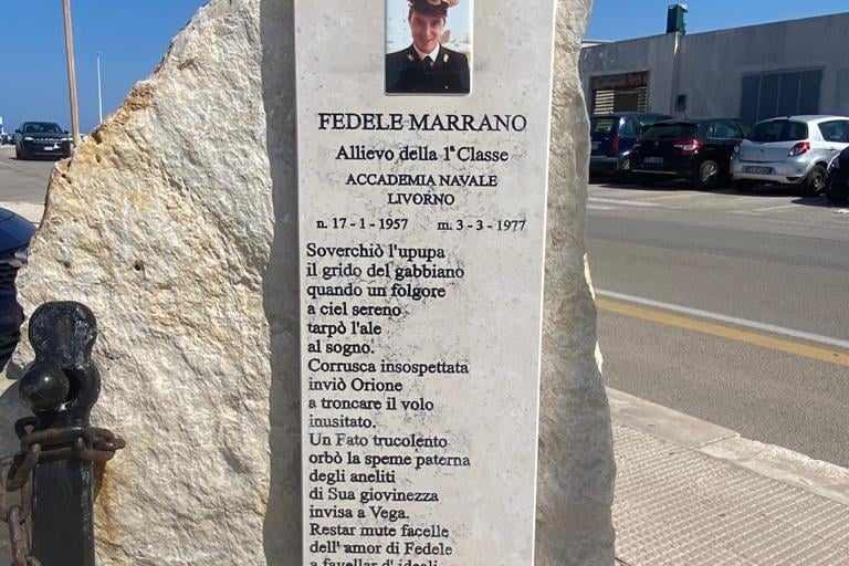Giovinazzo: Stele dedicata a Fedele Marrano